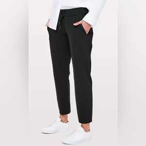 Lululemon- ladies on the run jogger pants